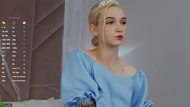 SaraHearts online show from November 1, 1:34 am