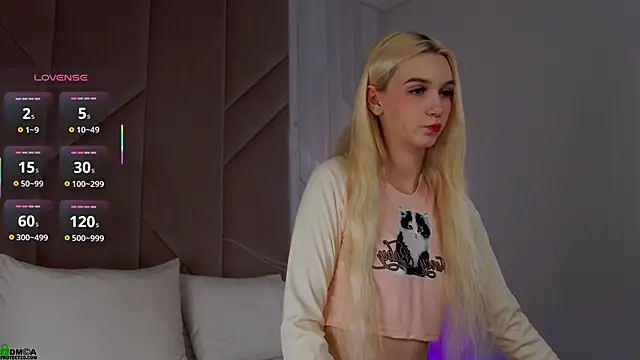 SaraHearts online show from November 15, 1:31 am