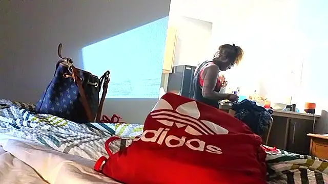 Snapshot of CinnaCakesss chatting on October 30, 6:38 pm CinnaCakesss online show from October 30, 6:38 pm