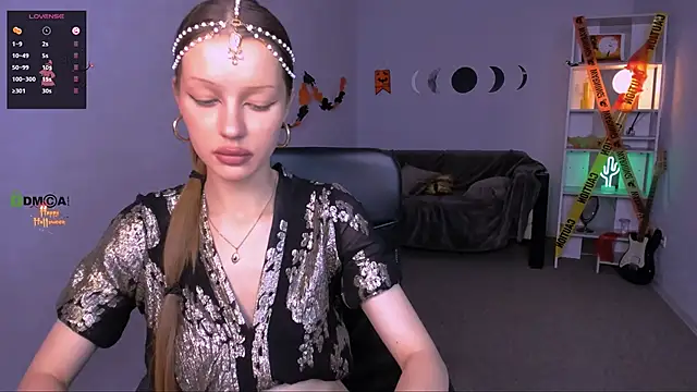 khloebeauty online show from October 31, 9:43 pm