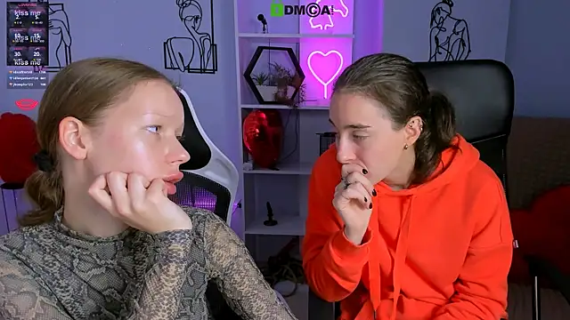 Snapshot of khloebeauty chatting on October 10, 7:15 pm khloebeauty online show from October 10, 7:15 pm