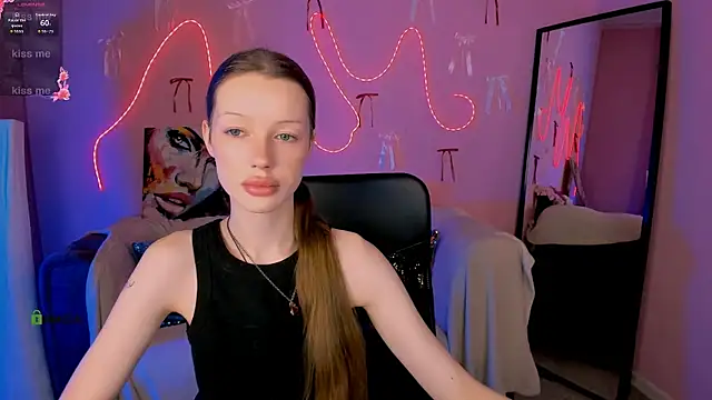 khloebeauty online show from March 26, 8:18 pm