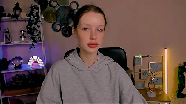 khloebeauty online show from May 11, 5:53 am