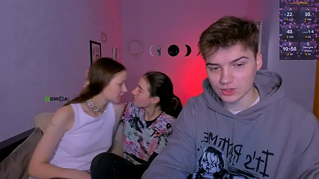 khloebeauty online show from November 15, 8:35 pm