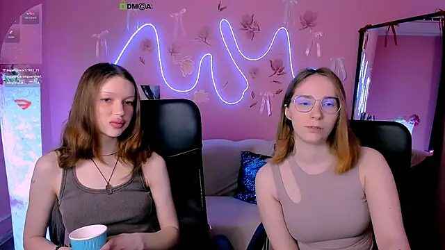 khloebeauty online show from April 19, 7:16 pm