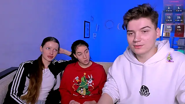 khloebeauty online show from December 2, 8:21 pm