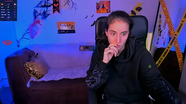 khloebeauty online show from November 4, 8:45 pm