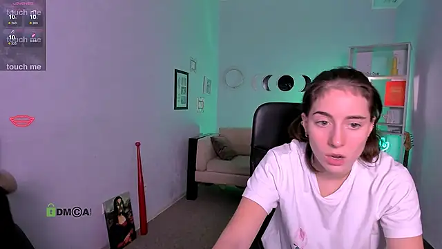 khloebeauty online show from December 3, 8:19 pm