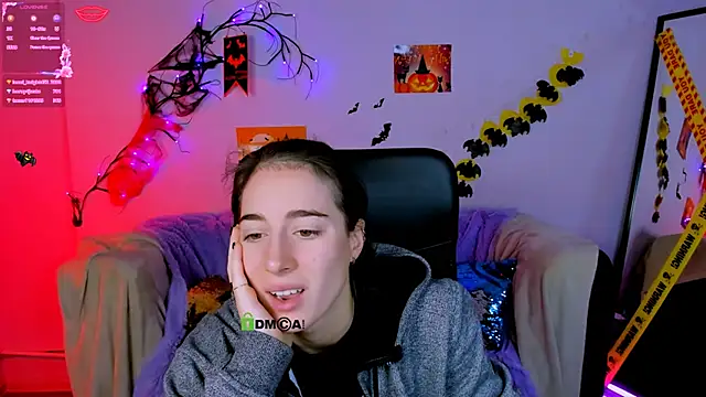 khloebeauty online show from November 1, 8:14 pm