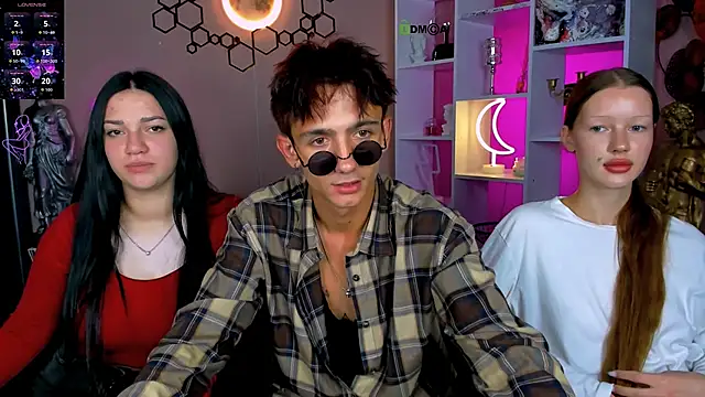 Snapshot of khloebeauty chatting on September 19, 8:13 pm khloebeauty online show from September 19, 8:13 pm