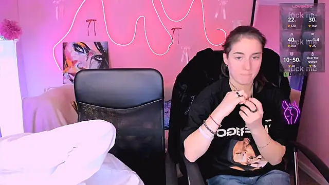 khloebeauty online show from April 14, 7:08 pm