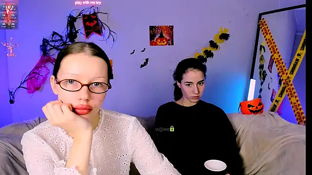 khloebeauty online show from October 25, 7:25 pm