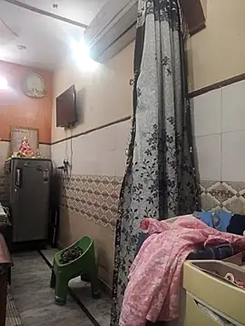 Snapshot of meenu_bhabhi547 chatting on October 28, 6:23 am meenu bhabhi547 online show from October 28, 6:23 am