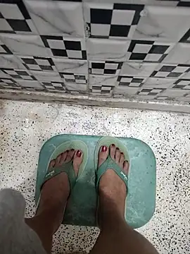 Snapshot of meenu_bhabhi547 chatting on October 21, 2:11 am meenu bhabhi547 online show from October 21, 2:11 am