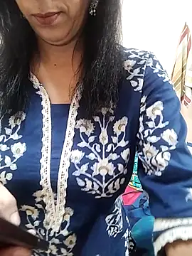 Snapshot of meenu_bhabhi547 chatting on October 29, 4:22 am meenu bhabhi547 online show from October 29, 4:22 am