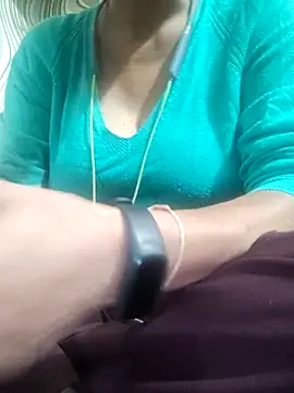 Snapshot of meenu_bhabhi547 chatting on November 13, 4:49 am meenu bhabhi547 online show from November 13, 4:49 am