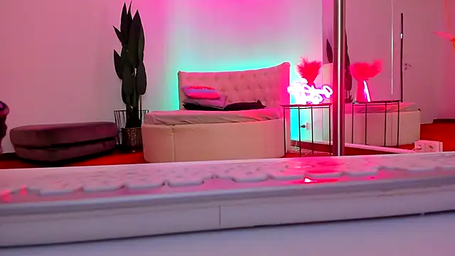 JessicaSky  online show from November 13, 8:24 pm