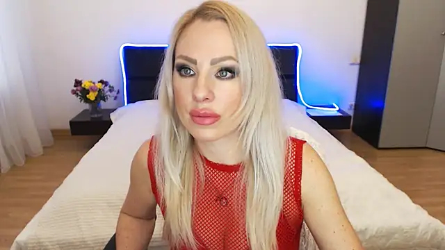 Tina Shines online show from November 9, 12:20 pm