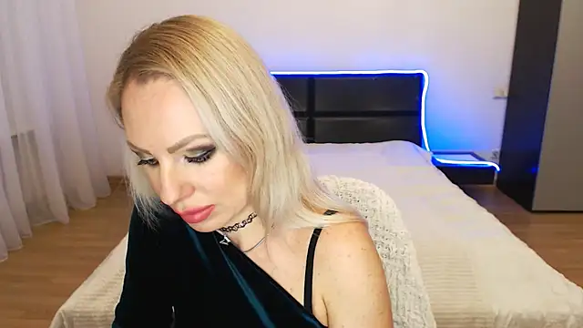 Tina Shines online show from November 14, 2:54 pm