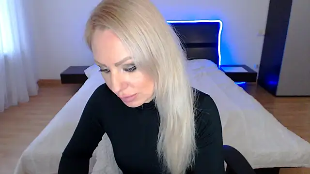 Tina Shines online show from November 4, 1:04 pm