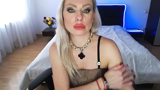 Tina Shines online show from November 12, 11:47 am