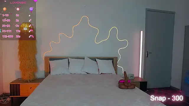 EvaLone1 online show from December 5, 8:06 pm