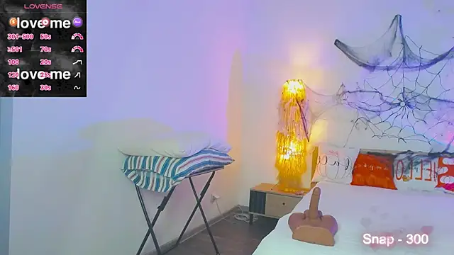 EvaLone1 online show from October 25, 7:25 pm