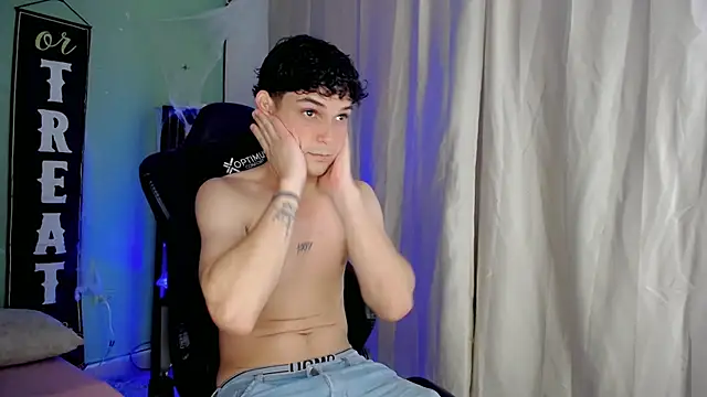 dilan hott  online show from October 30, 8:39 pm