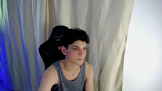 dilan hott  online show from November 26, 8:09 pm