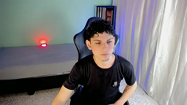 dilan hott  online show from October 3, 8:32 pm