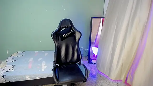 dilan hott  online show from November 7, 8:24 pm