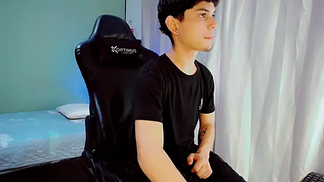 dilan hott  online show from October 9, 8:42 pm