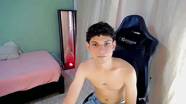 dilan hott  online show from November 11, 8:03 pm