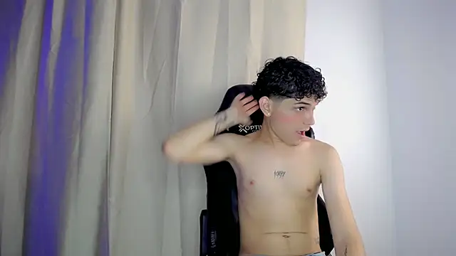 dilan hott  online show from October 25, 8:31 pm