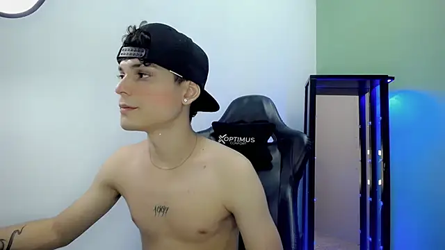 dilan hott  online show from December 1, 7:37 pm