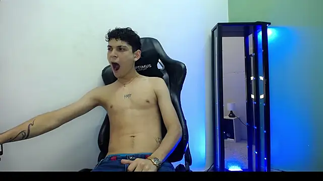 dilan hott  online show from January 7, 8:14 pm