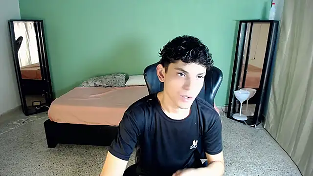 dilan hott  online show from September 8, 8:41 pm