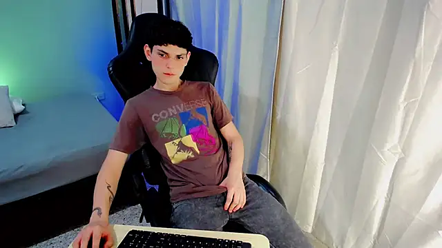 dilan hott  online show from September 15, 8:09 pm