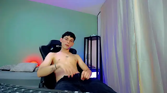 dilan hott  online show from September 27, 9:10 pm