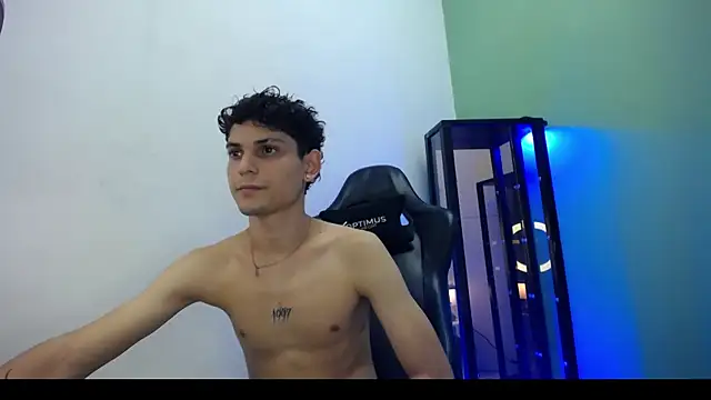 dilan hott  online show from January 5, 8:01 pm