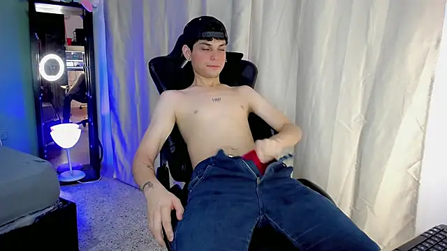 dilan hott  online show from October 15, 8:17 pm