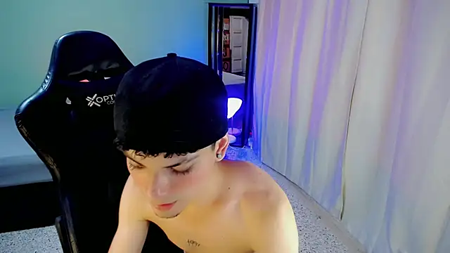 dilan hott  online show from October 6, 9:04 pm