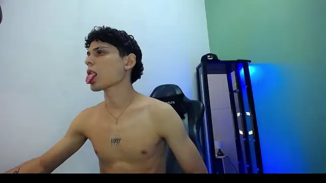 dilan hott  online show from January 8, 7:31 pm