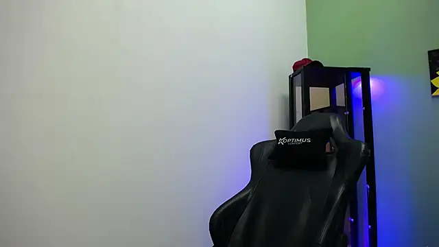 dilan hott  online show from December 14, 2:55 pm