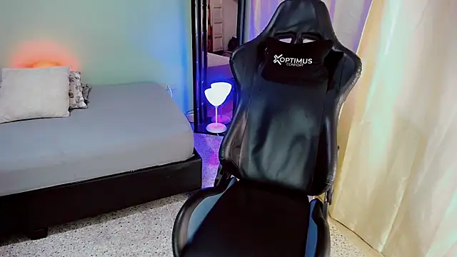 dilan hott  online show from October 10, 8:42 pm