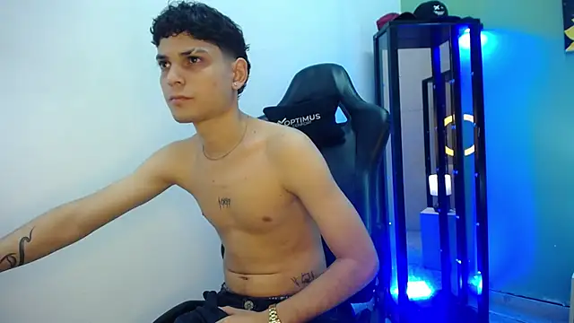 dilan hott  online show from December 20, 3:48 pm