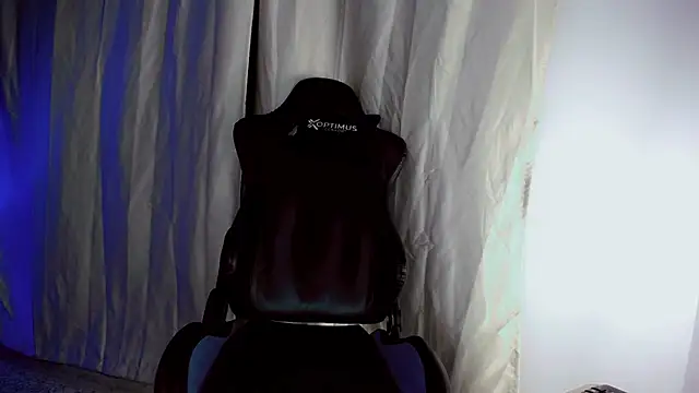 dilan hott  online show from October 9, 12:00 am