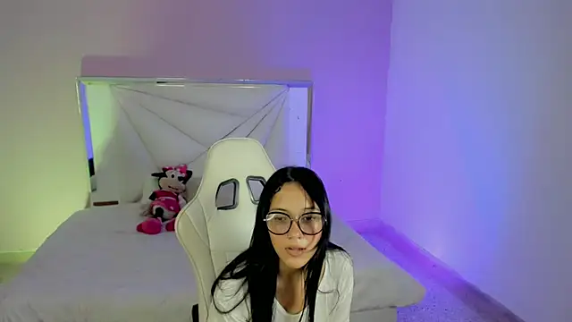 mishel hott online show from September 13, 8:42 pm