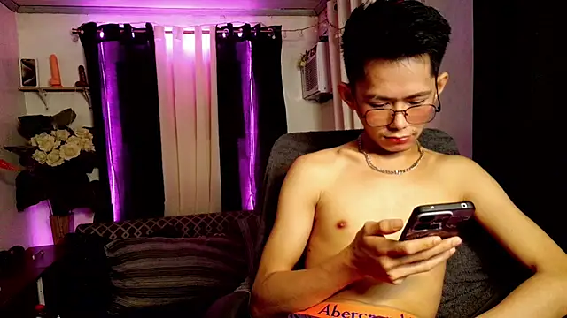Snapshot of Skinny_CumLoader69 chatting on February 26, 8:31 pm Skinny CumLoader69 online show from February 26, 8:31 pm