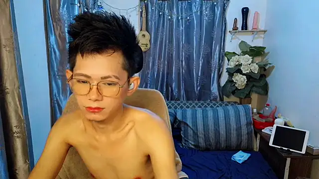 Snapshot of Skinny_CumLoader69 chatting on February 6, 12:23 pm Skinny CumLoader69 online show from February 6, 12:23 pm